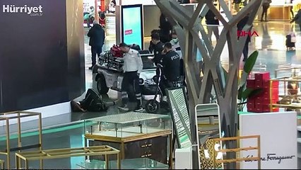 Ganalı yolcunun midesinden uyuşturucu çıktı