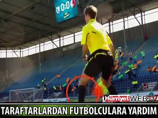 TARAFTARLAR FUTBOLCULARLA BÖYLE DALGA GEÇTİ