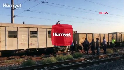 Vagon üzerinde selfie yaparken akıma kapıldılar