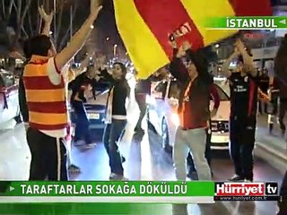 TUR SEVİNCİ TARAFTARI SOKAĞA DÖKTÜ
