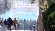 Son dakika haberi: Yunanistan tarafından göçmenlere gaz bombalı müdahale