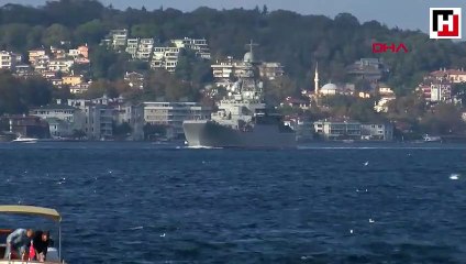 Rus savaş gemisi İstanbul Boğazı'ndan geçti