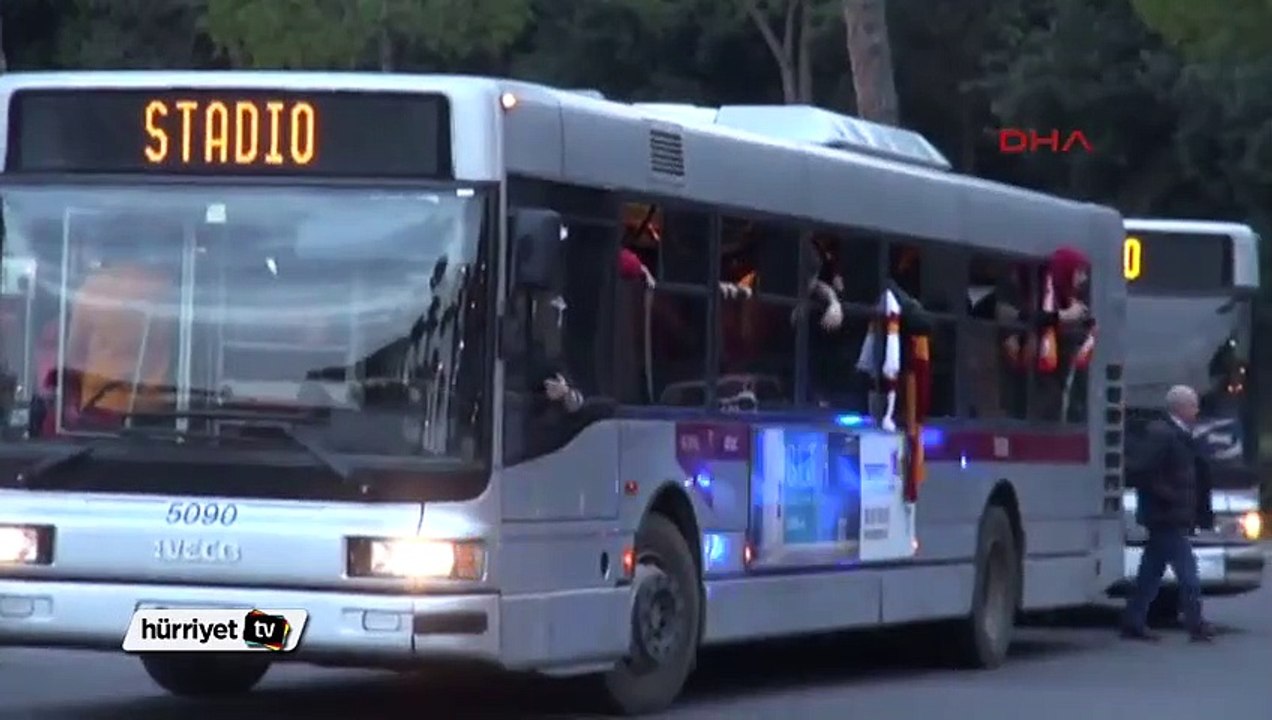 Galatasaray taraftarları İtalya'da siyasi tartışma başlattı
