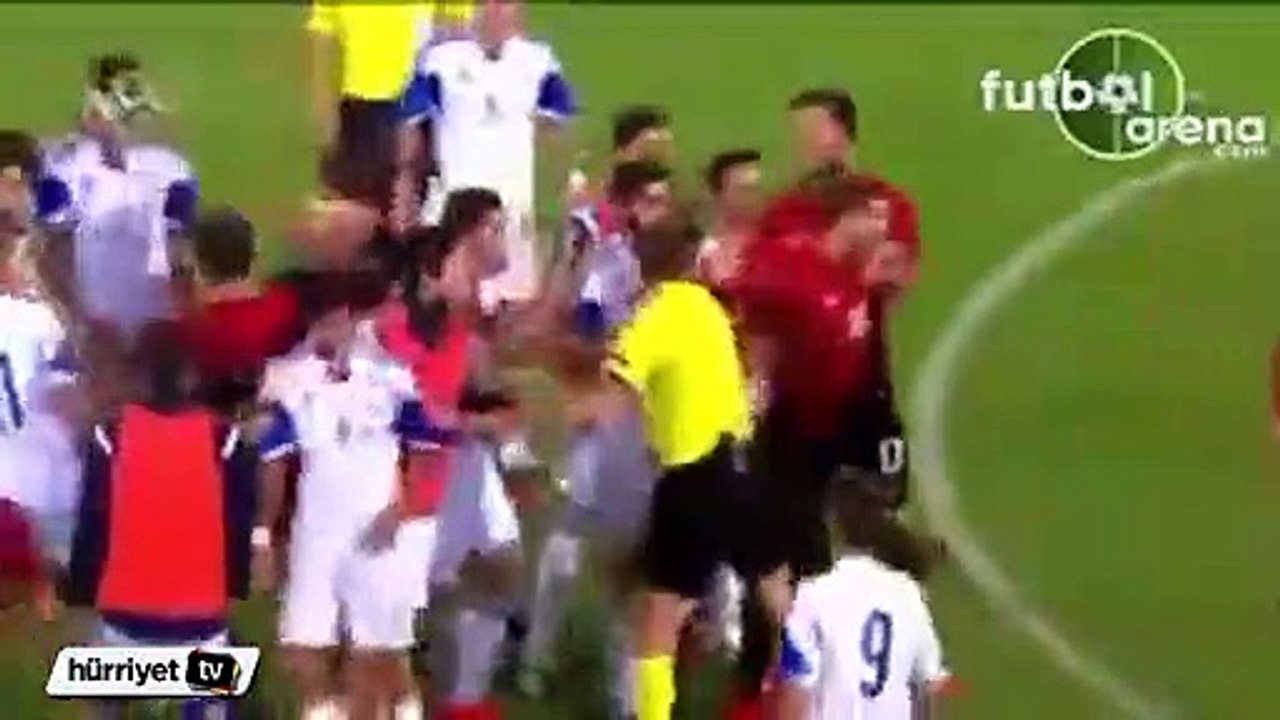 Türkiye - Güney Kıbrıs maçında saha karıştı
