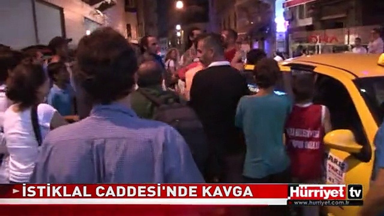 İSTİKLAL CADESİ'NDE LİNÇ GİRİŞİMİ