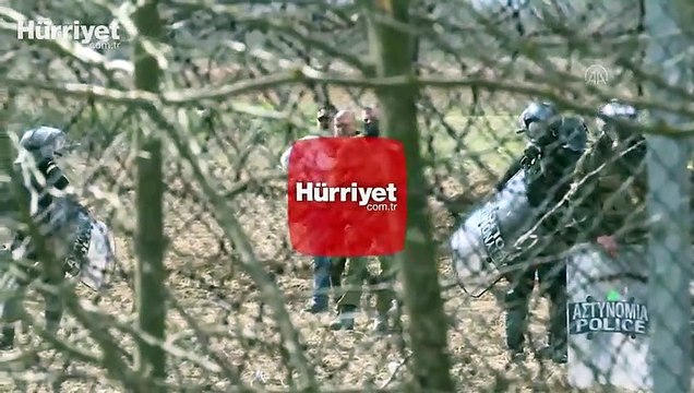 Yunan askerlerinden sığınmacılara gaz bombalarıyla müdahale