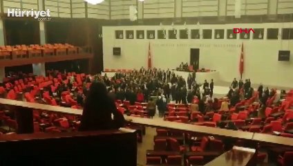 Son dakika: TBMM'de olaylı oturum! Vekiller birbirine girdi