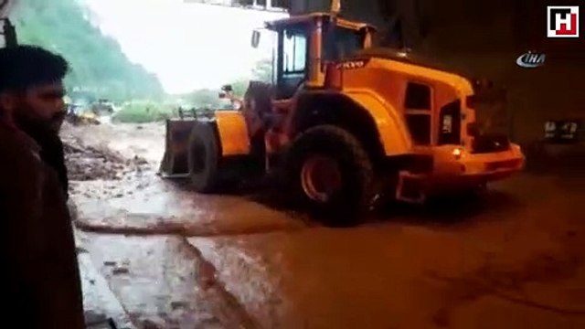 Karadeniz Sahil Yolu'nda ulaşım durdu