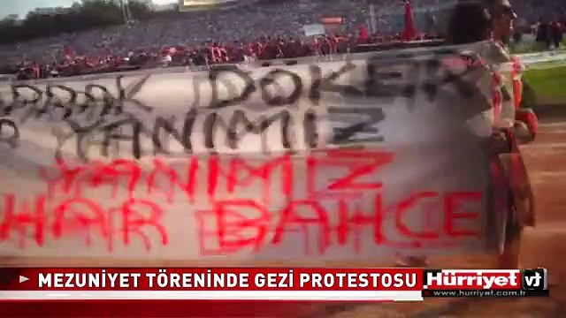 ODTÜ MEZUNİYETİNE GEZİ DAMGASI! BİRBİRİNDEN İLGİNÇ PANKARTLAR AÇTILAR