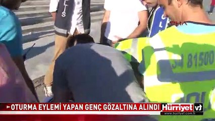 TAKSİM'DE OTURMA EYLEMİ YAPAN GENÇ GÖZALTINA ALINDI