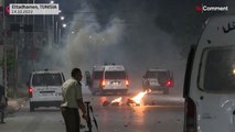 شاهد: حجارة وغضب المحتجين في تونس إثر مقتل شاب تعرض لعنف رجال الأمن