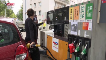 Les automobilistes s’entraident face à la pénurie