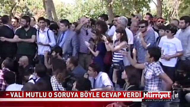 VALİ BEY PARKTA EŞİMLE ÖPÜŞEBİLECEK MİYİM