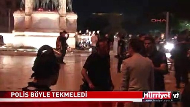 TAKSİM'DE POLİS BÖYLE TEKME ATTI