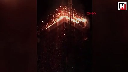 Polonya'da gökdelende yangın