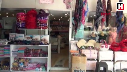 Peruklu hırsız güvenlik kameralarına göbek attı