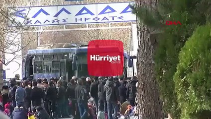 Yunanistan'a geçmek isteyen bir grup göçmen bekleyişlerini sürdürüyor