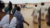 Sudan'da bir araç sel sularına böyle kapıldı! 3 kişi hayatını kaybetti