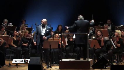 Halit Ergenç’ten muhteşem şarkı performansı