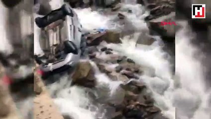 Otomobili ile dereye uçan imam öldü