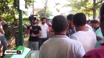 Kenan Sofuoğlu 4 aylık oğlu Hamza'yı gözyaşlarıyla toprağa verdi