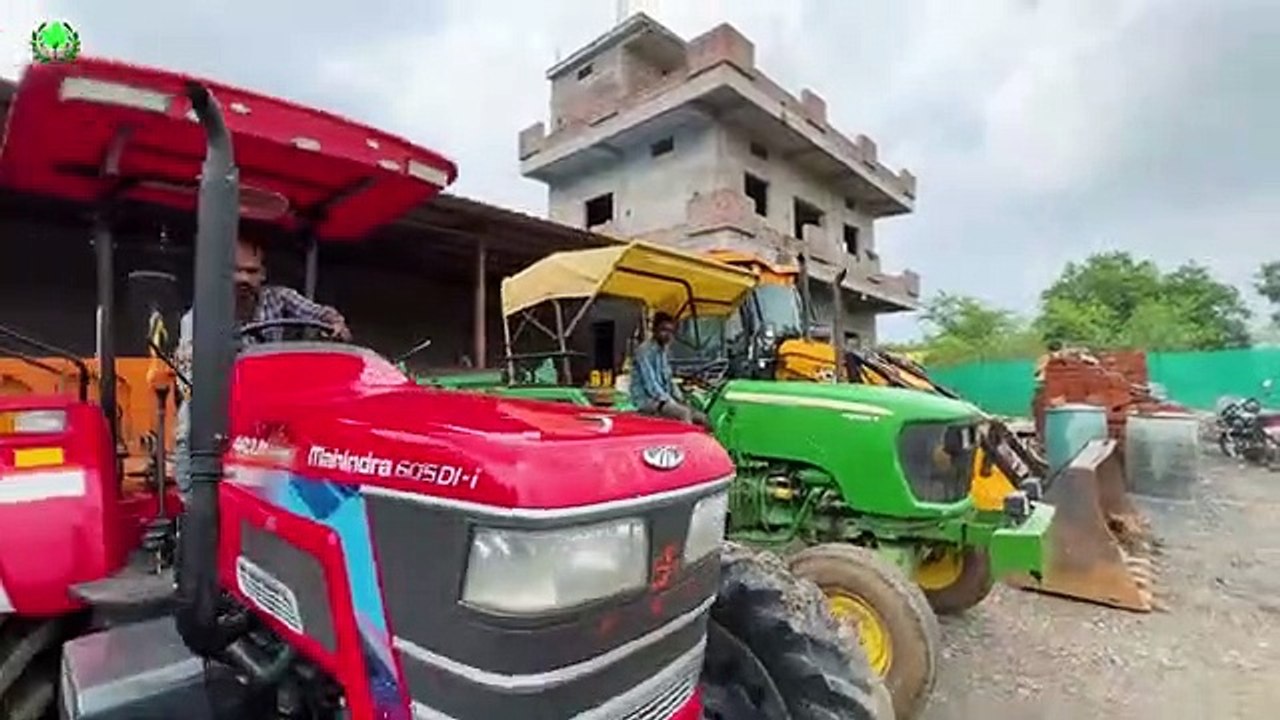 JCB 3dx Loading Mud in Trolley With 4wd Mahindra Arjun NOVO 605 John