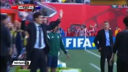 Kadın futbolcuya dokununca...