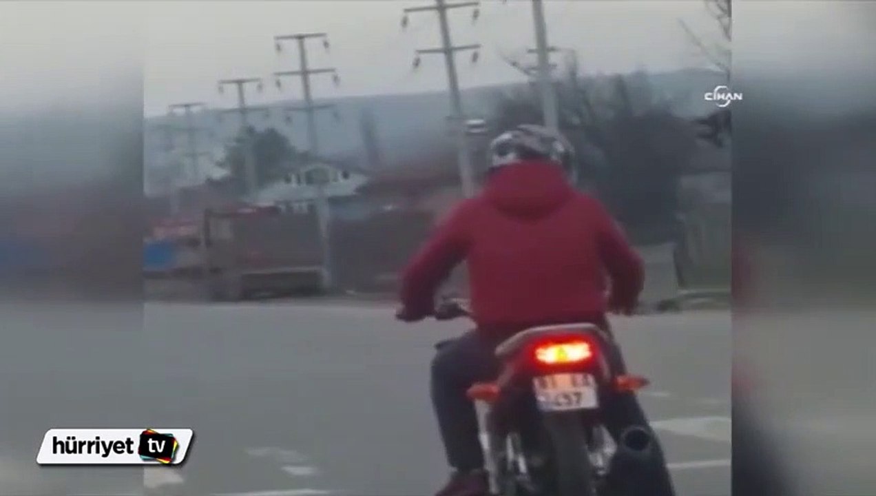 Motosiklet sürücüsünden otoyolda tehlikeli hareketler
