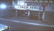 Lastik hırsızları güvenlik kamerasında