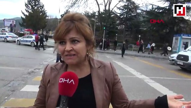Yaya geçinde davul zurna ile halay çekerek karşıya geçtiler