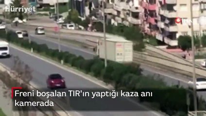 Freni boşalan TIR'ın yaptığı kaza anı kamerada