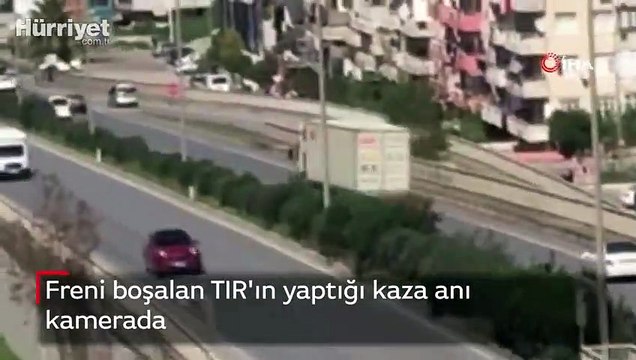 Freni boşalan TIR'ın yaptığı kaza anı kamerada