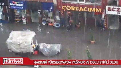 Hakkari Yüksekova'da yağmur ve dolu etkili oldu