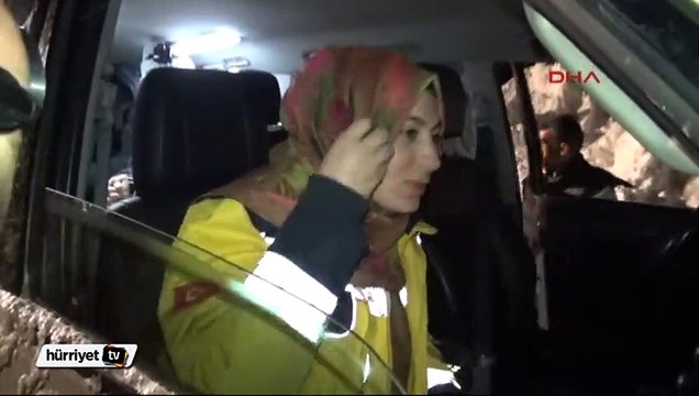 Hasta kurtarmaya giden paletli ambulans karda mahsur kaldı