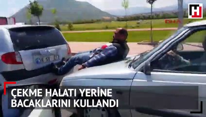 Çekme halatı yerine bacaklarını kullandı