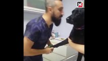 Kan aldıran köpeğin sakinliği beğeni topladı