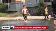 Bursa'da yağmur sonrası sokak havuzu