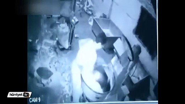 İşçi hamur karma makinesine kapıldı