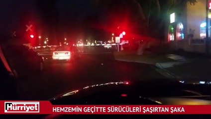 Hemzemin geçitte sürücülerin aklını başından alan şaka