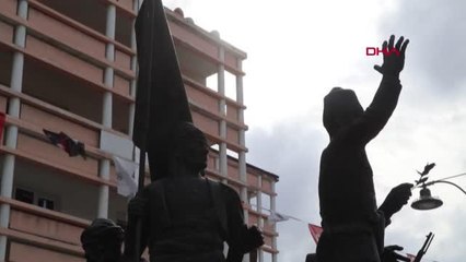 ATATÜRK ANITININ KAİDESİNE SPREY BOYA İLE AŞKINI YAZDI