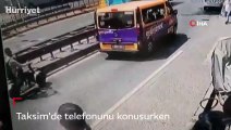 Taksim'de telefonunu konuşurken kulağından çaldılar