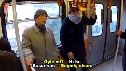 İstanbul metrosunda uyuma şakası