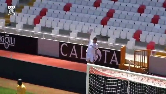 Hazırlık maçında Mert Hakan Yandaş fırtınası!