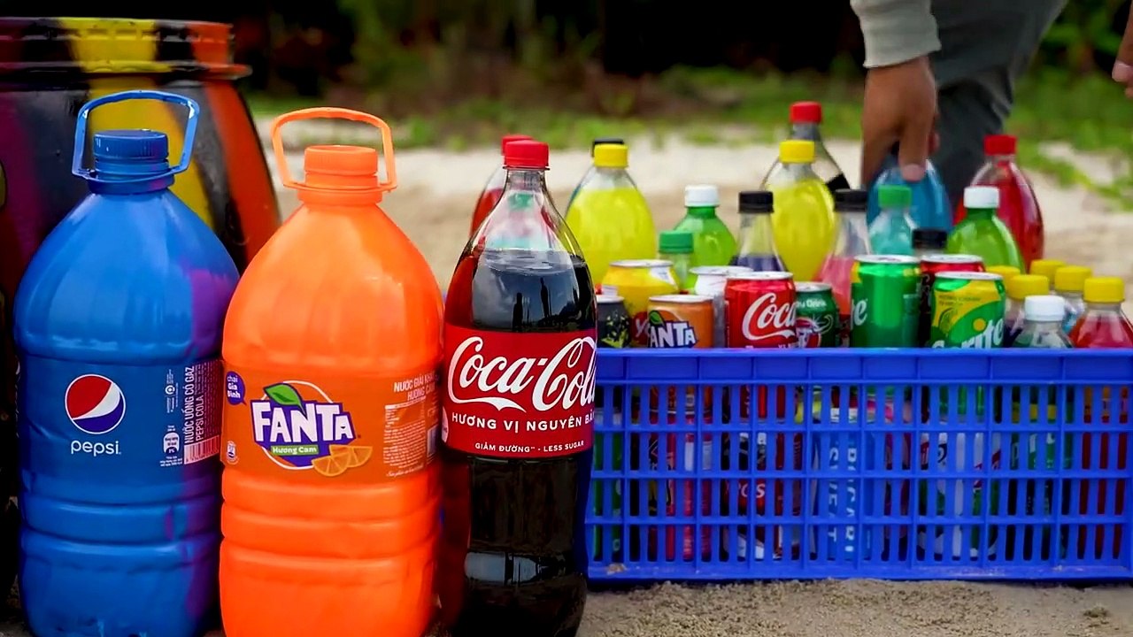 Experiment_ Mini Mentos VS Big Coca-Cola, Pepsi, Fanta, Chupa Chups and  Popular Sodas in Underground - Video Dailymotion