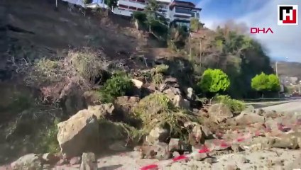 Video herunterladen: Karadeniz Sahil Yolu’nda heyelan