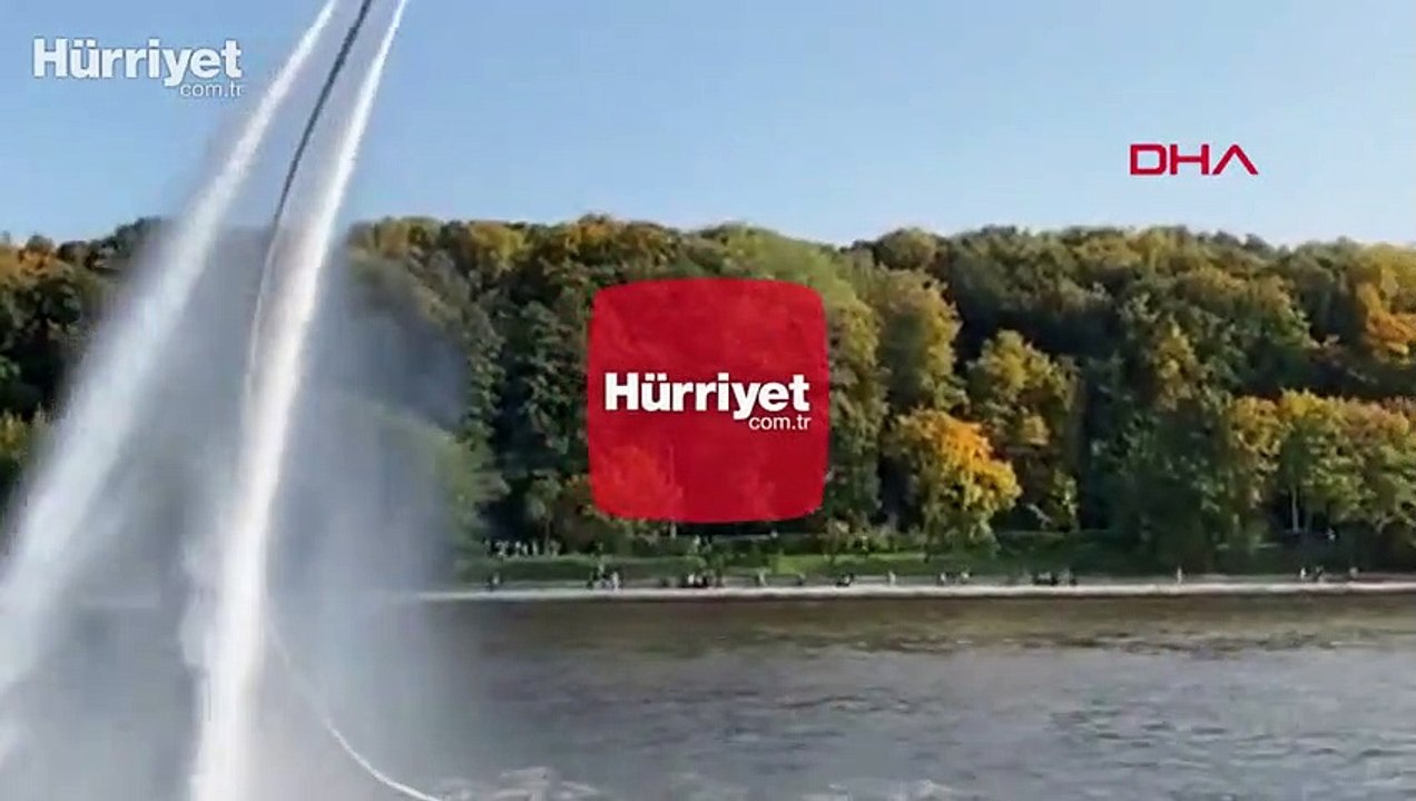 Rusya'da hidro uçuş yapan kadının şovu  kamerada