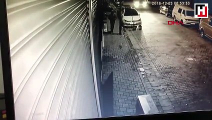 Hırsızları durdurmak için kendi aracıyla hırsızların aracına çarptı