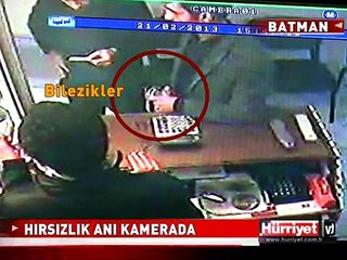 KUYUMCUNUN GÖZLERİ ÖNÜNDE BİLEZİKLERİ ÇALDILAR