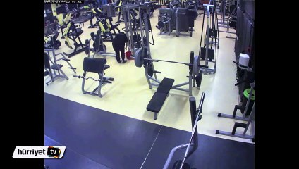 62 yaşında 80 kiloluk ağırlığı kaldırdı