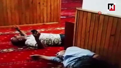 Camide telefon hırsızlığı kamerada